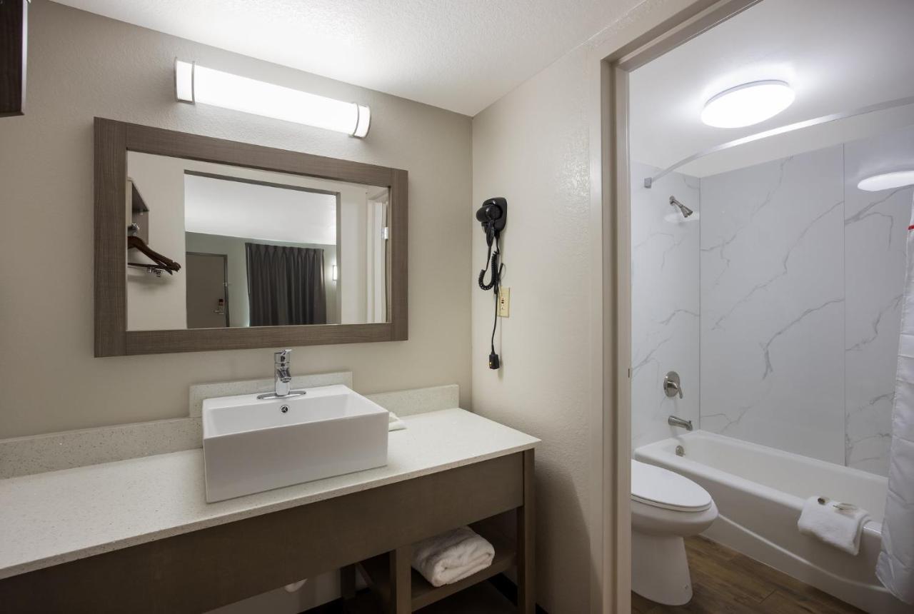 Red Roof Inn & Suites โทมัสวิลล์ ภายนอก รูปภาพ